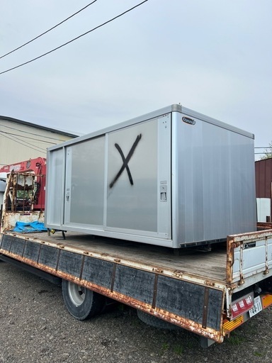 物置⭐︎店舗等の在庫保管にトラックアルミ箱