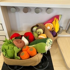 【受け渡し相手決定済み】RiZKiZおままごとキッチン　おまけIKEA野菜果物の画像