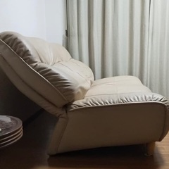 リクライニング２段、包まれる座り心地のハイバックソファ。引き取りに来ていただける方に。の画像