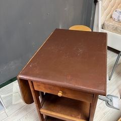 机　サイドテーブルの画像