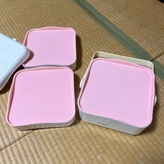 行楽用お弁当箱の画像