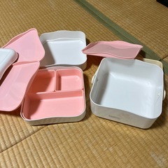 行楽用お弁当箱の画像
