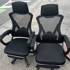 椅子1つ3000円ですが、2つまとめてなら5000円です。