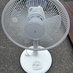 扇風機 1つ1500円ですが、3つなら4000円です。