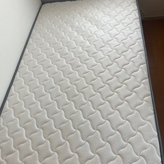 セミダブルベッド　マット付き
