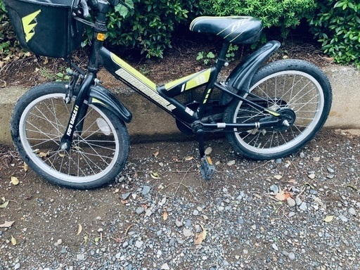 子供用自転車 黒と黄色 スポーティ