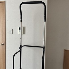 懸垂バー　ぶら下がり健康器具
