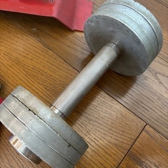 駐車場に置いてあります  筋トレグッズの画像