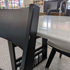 ジモティー見た！で5%OFF【2人掛けダイニングセット】ニトリ NITORI ダイニングセット テーブルセット 回転椅子 伸長式 バタフライテーブル ベンチ付き:ホワイト/ダークブラウンの画像