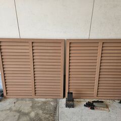ラティス２枚と接続金具の画像