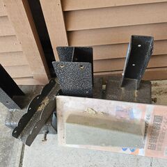 ラティス２枚と接続金具の画像