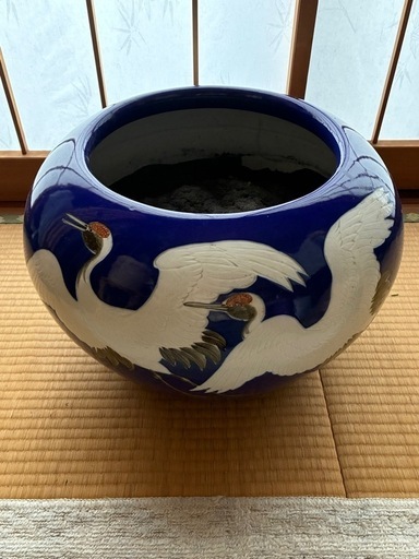 レア ちょっと小ぶりな昔の火鉢です。