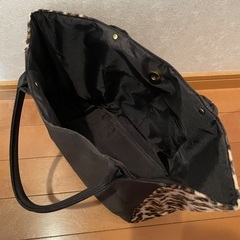 ヒョウ柄ハンドバッグの画像