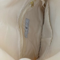 黄色いバックの画像