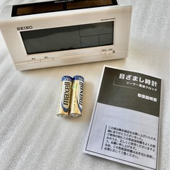 新品　クロック 目覚まし時計 ハイブリッドソーラー 電波 デジタル セイコー 白 パール TC194W SEIKO