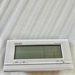 新品　クロック 目覚まし時計 ハイブリッドソーラー 電波 デジタル セイコー 白 パール TC194W SEIKOの画像