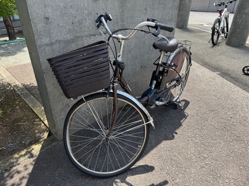 引き取りに来てくれる方限定　電動自転車　前輪壊れてます