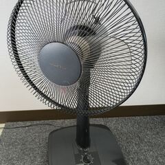 扇風機　黒