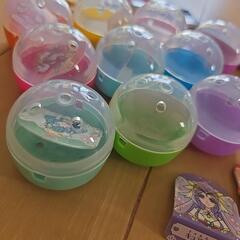 ガチャガチャの画像