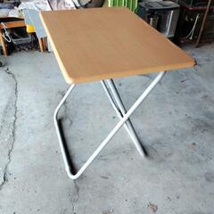 折りたたみ式机のみの画像