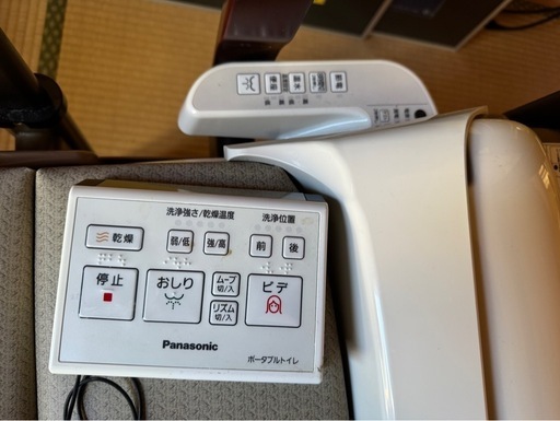 パナソニック 家具調トイレ 座楽 ジャワポット PN-L21525 ひじ掛昇降 温水洗浄便座 KM50-CP 簡易トイレ 暖かい便座 ウォシュレット 脱臭　介護