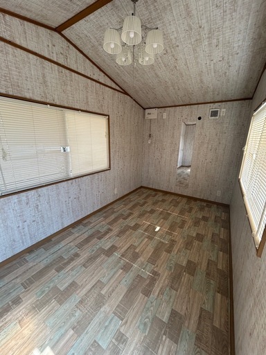 【商談中】三角屋根の可愛い中古プレハブ