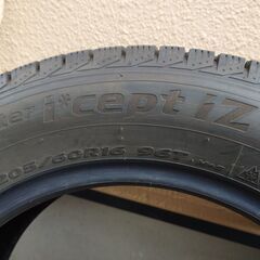 値下げ中　22年33週製造　ハンコック製　205/60R16　スタッドレスタイヤの画像