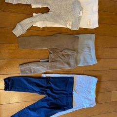 ベビー服（ロンパース、ズボン）の画像