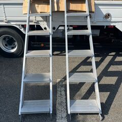 アルミ階段　足場用階段　仮設足場　簡易階段　足場　単管パイプや荷台の昇降に　全部で4台有ります。の画像