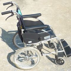 株式会社ミキ Miki 車いす製品 スタイリッシュ車いす 介助式車椅子 MPR-2 ブルー アルミ製 折りたたみ 主輪16インチハイポリマータイヤ 未使用に近い 介護用品 の画像
