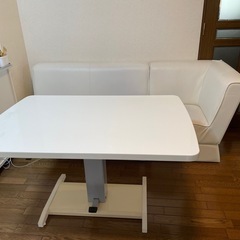 コーナンインテリア館　ダイニングテーブル