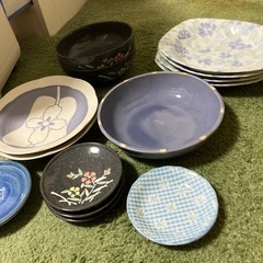 皿まとめ売りの画像