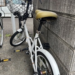 折り畳み自転車　鍵　空気入れ付き