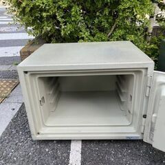 中古の金庫を差し上げます。の画像