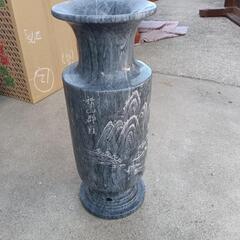 石の花瓶