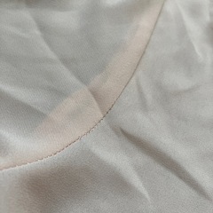 【ミシェルマカロン】フラワービジュー付きシフォンブラウスの画像