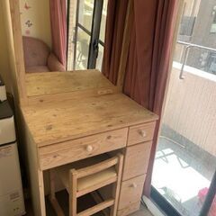 木製のドレッサー