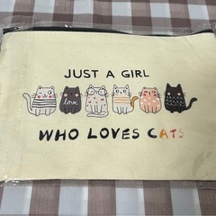 猫のポーチ　4種類の画像