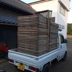 農業資材　すだれ　ほしいも　梅干し　乾燥野菜　92×60センチ　手作り感満載の古いものですがちょっとした干場にはまだまだ使えると思います。古いので安くします。１人でも持てる軽いサイズですよ。の画像