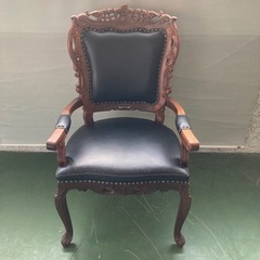 ダイニングチェア　アームチェア　アンティーク家具　椅子　彫刻　鋲...