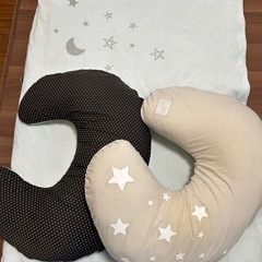 授乳枕２つとベビー掛け布団