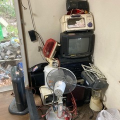 残置物①全て無料で差し上げます。ステレオ、ラジカセ、扇風機、ブラウン管TV、プリンタなど大量