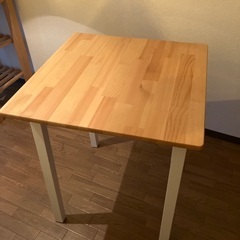 IKEAのテーブルです。