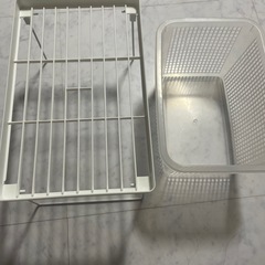 簡易棚とカゴ