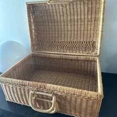 藤バスケット　蓋付きの画像