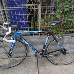 TREKのロードバイク貸します。
