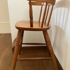 木製ベビーチェアーの画像