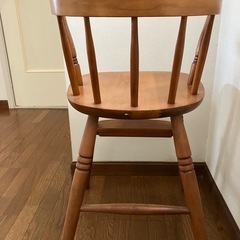 木製ベビーチェアーの画像