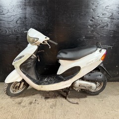 ★支払総額2.8万円★ 関東圏内即日配送可能です！全車走行テスト済みです！ キムコ スーナー50 白 2ストのためオイル注ぎ足すだけ！ バッテリー新品！ 激安原付！ ちょっとした足に♪の画像