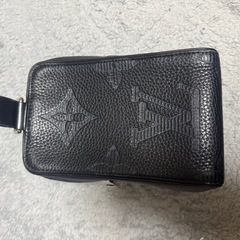 ルイヴィトン　バッグ　黒　メンズ